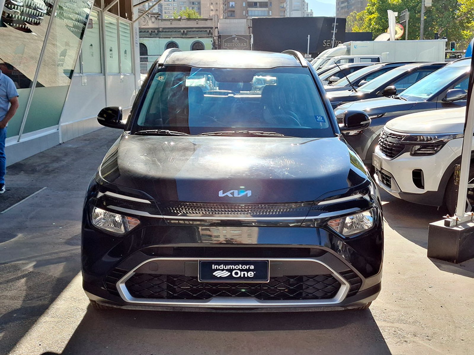 Kia CARENS LX 1.5L 6MT 7P 2024 - Foto 2 de 20