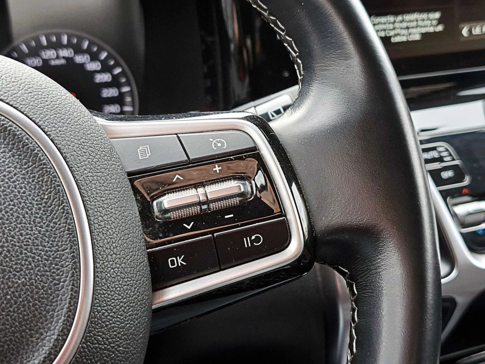 Kia SORENTO 2.5 EX GSL 2WD AT6 5P 2022 - Imagen 16 de 18