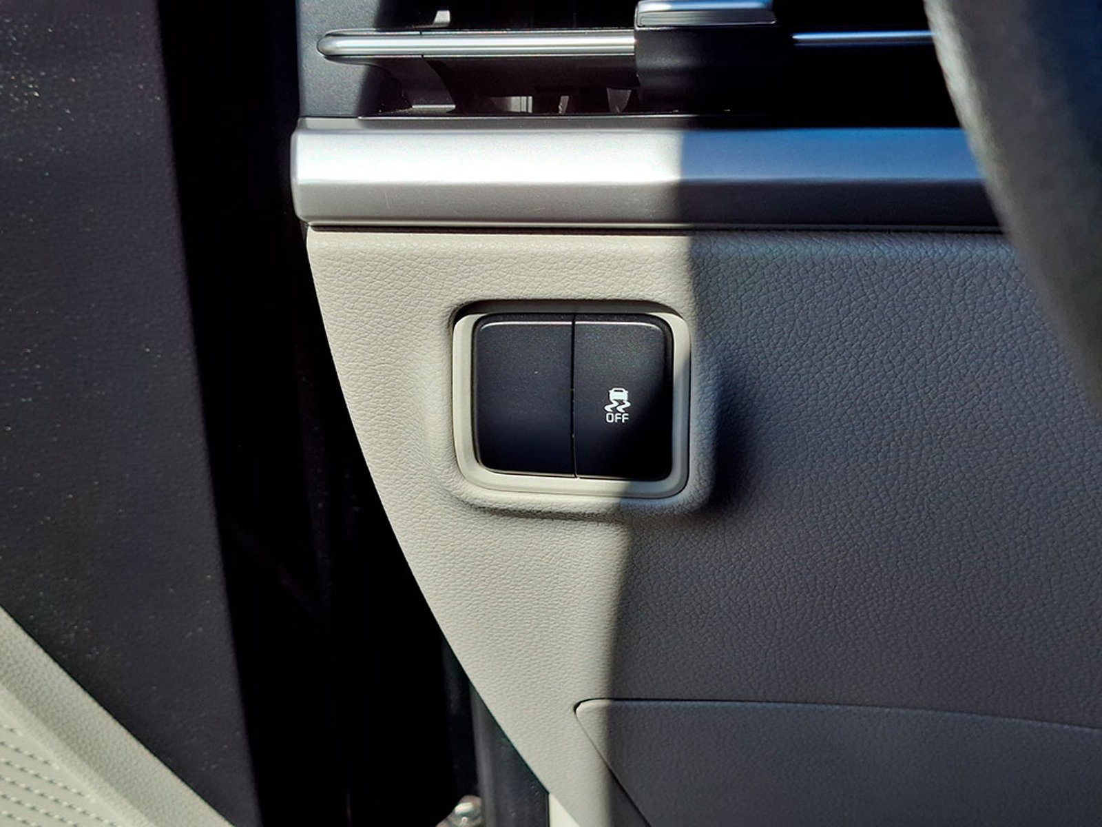 KIA CARENS LX 1.5L 6MT 7P 2024 - Imagen 20 de 20