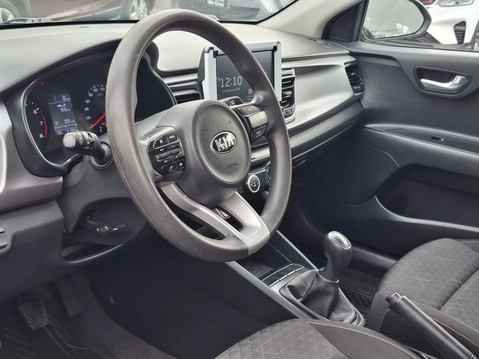 Kia RIO 5 LX 1.4 2022 - Imagen 8 de 18