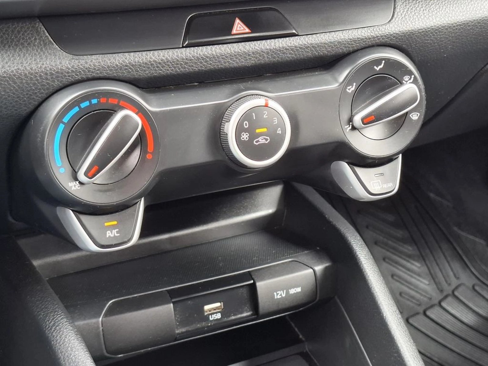 Kia RIO 5 LX 1.4 2022 - Imagen 17 de 18