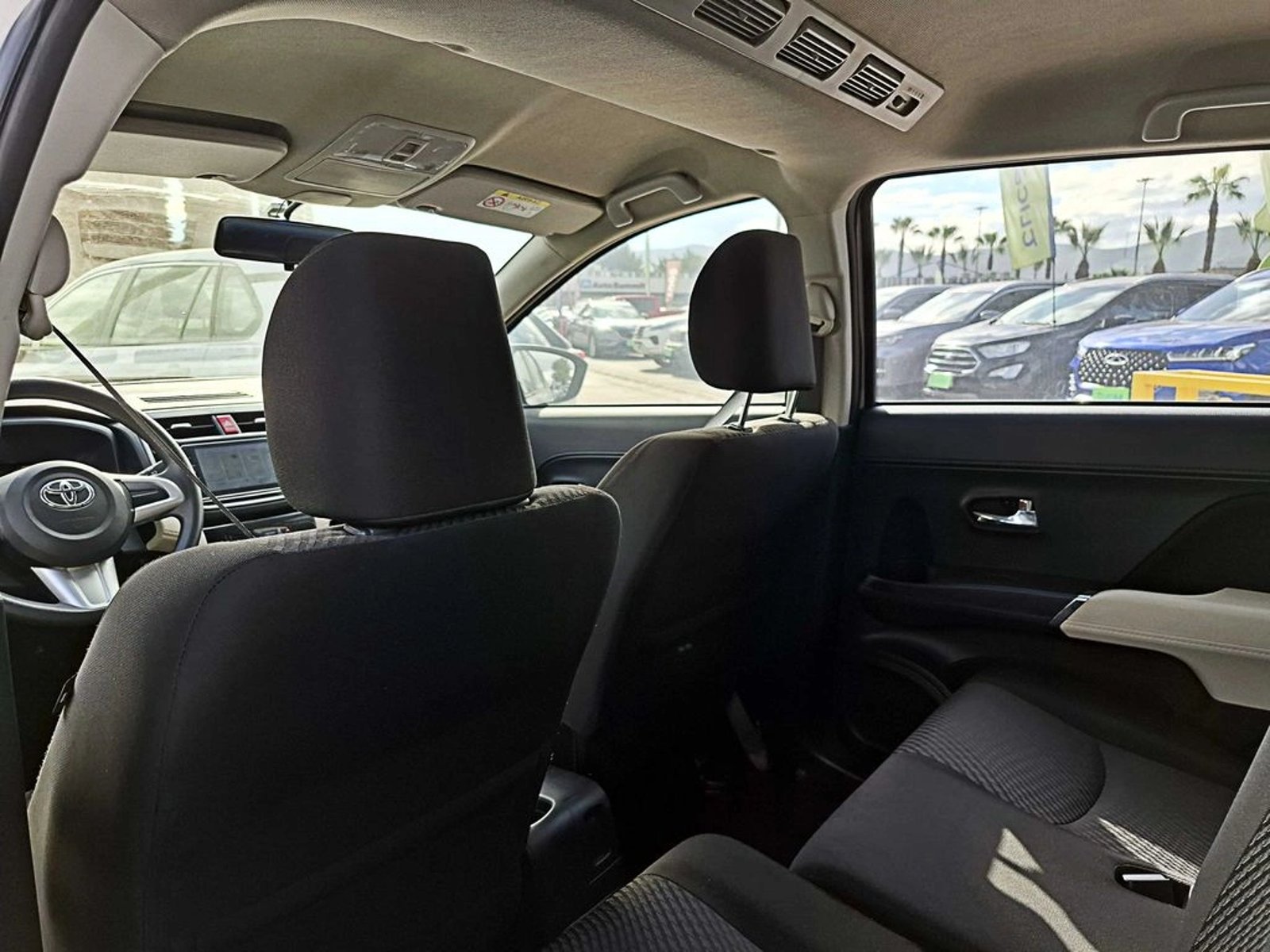 Toyota RUSH 1.5 XLI 4X2 MT 5P 2022 - Imagen 12 de 18
