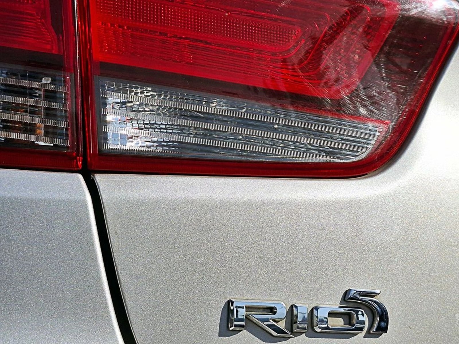 KIA RIO 5 EX 1.4 6MT FULL 2020 - Imagen 8 de 19