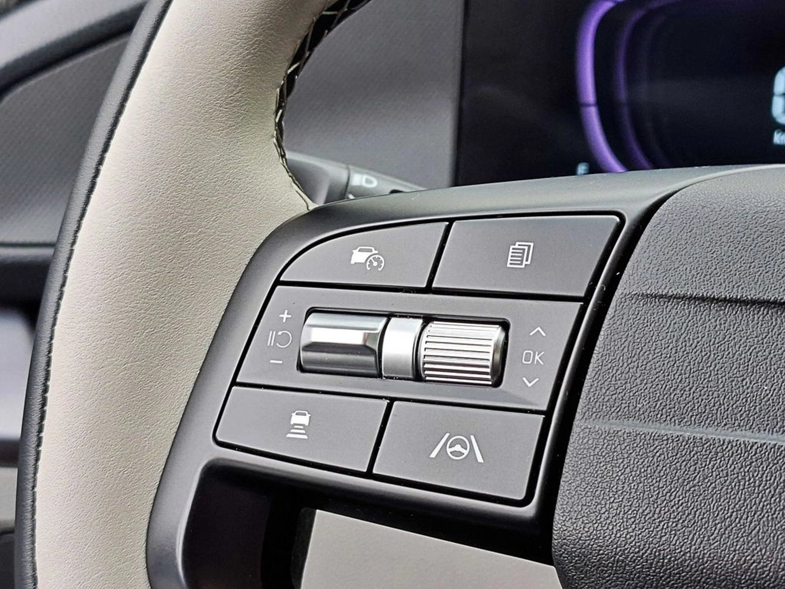 Kia CARENS EX 1.5 AT 2026 - Imagen 13 de 17