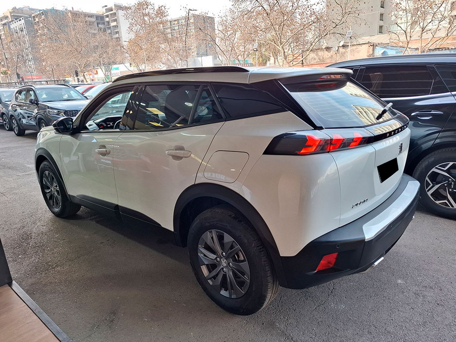 Peugeot 2008 1.2 ACTIVE PURETECH 2023 - Foto 4 de 20
