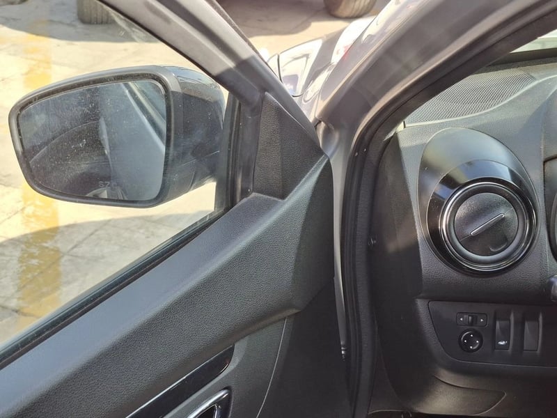Renault KWID 1.0 ZEN 4X2 HB MT 5P 2023 - Imagen 9 de 15