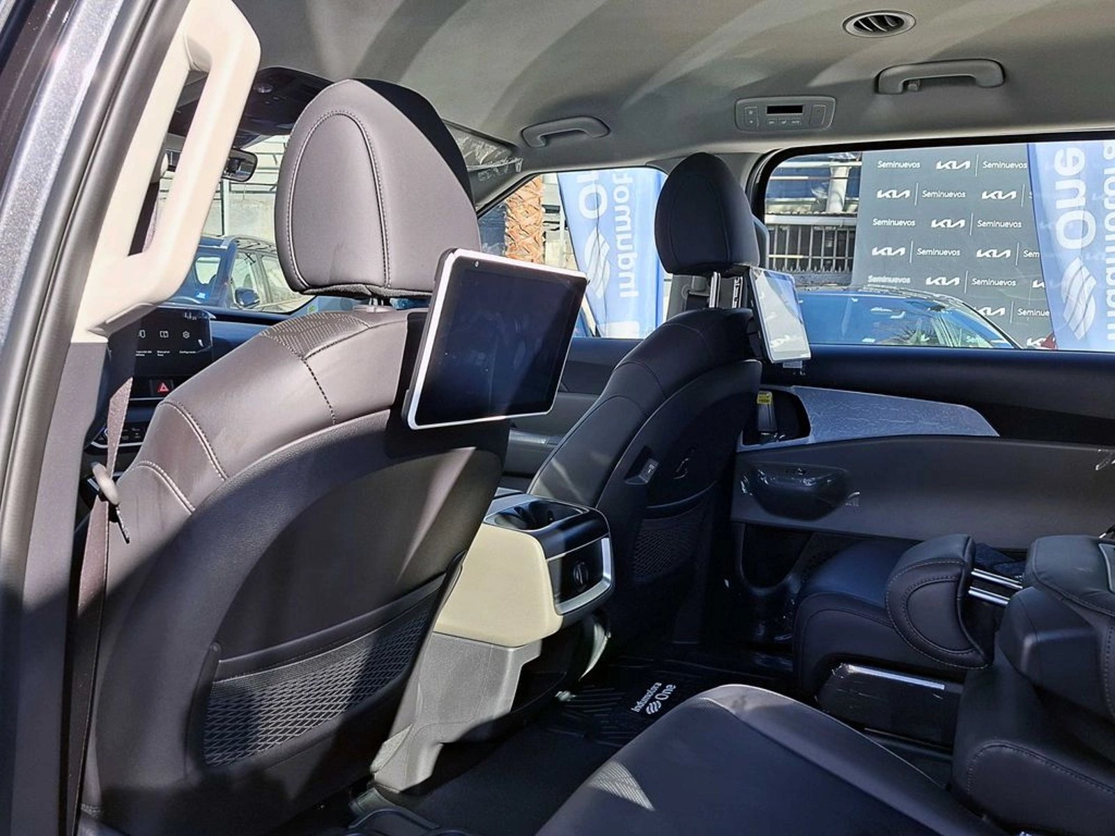 KIA CARNIVAL AT 2025 - Imagen 11 de 16