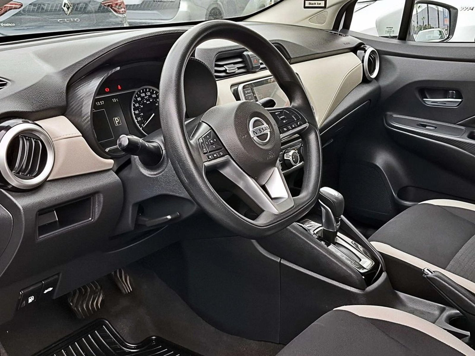 Nissan VERSA 1.6 ADVANCE  CVT AT 4P 2022 - Imagen 7 de 14