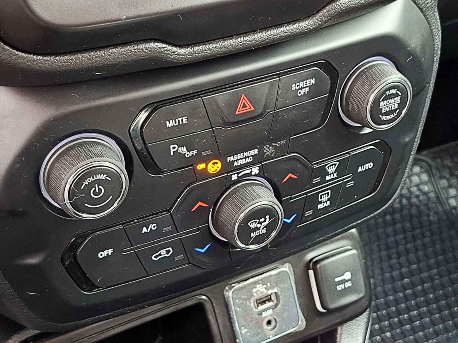 Jeep RENEGADE 1.8 SPORT LX AT 2022 - Imagen 18 de 19