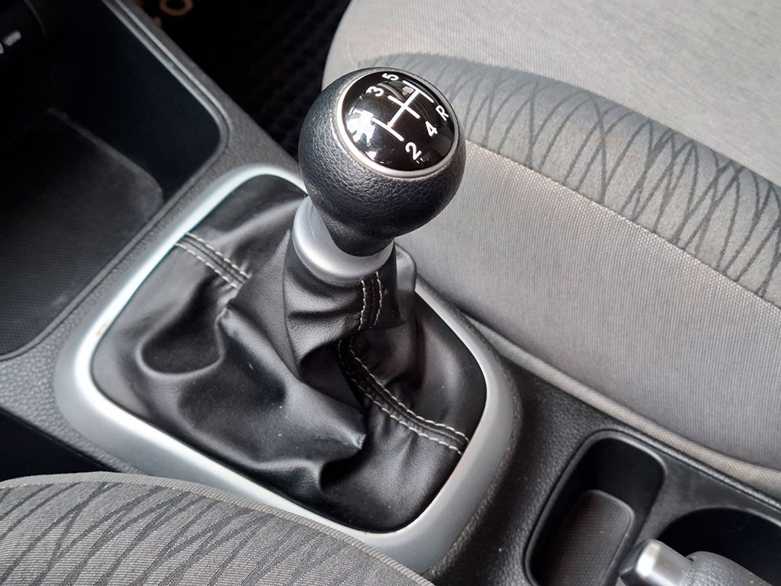 KIA SOLUTO EX 1.4L 5MT G SRF FULL 2024 - Imagen 16 de 20