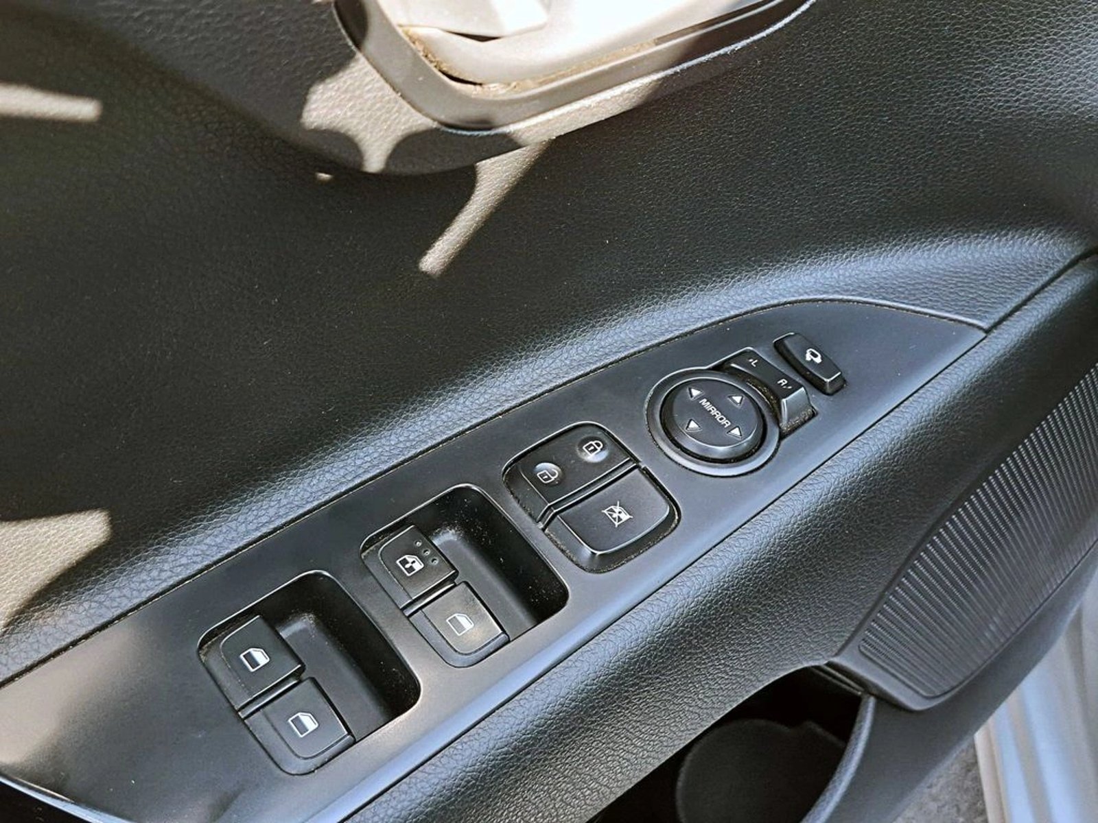 KIA RIO 5 EX 1.4 6MT FULL 2020 - Imagen 10 de 19