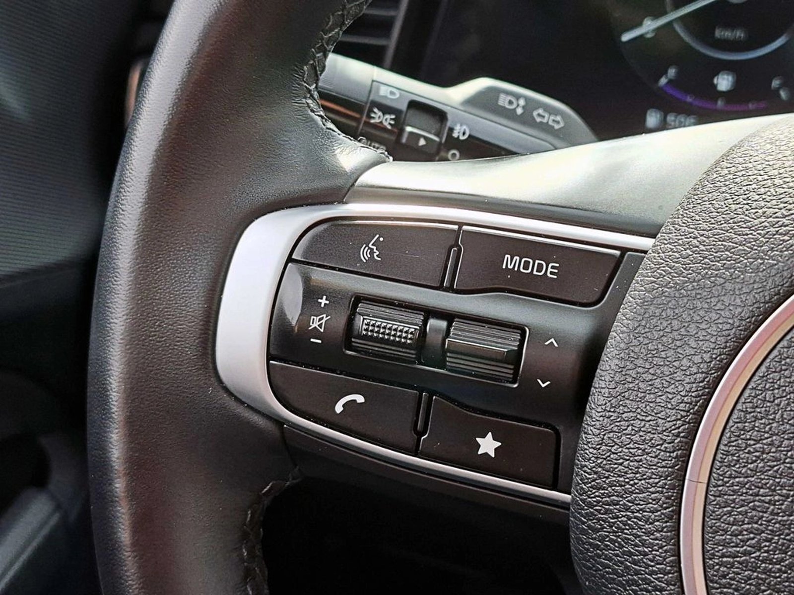 KIA SPORTAGE 2.0 2WD 8AT 5P 2022 - Imagen 13 de 17