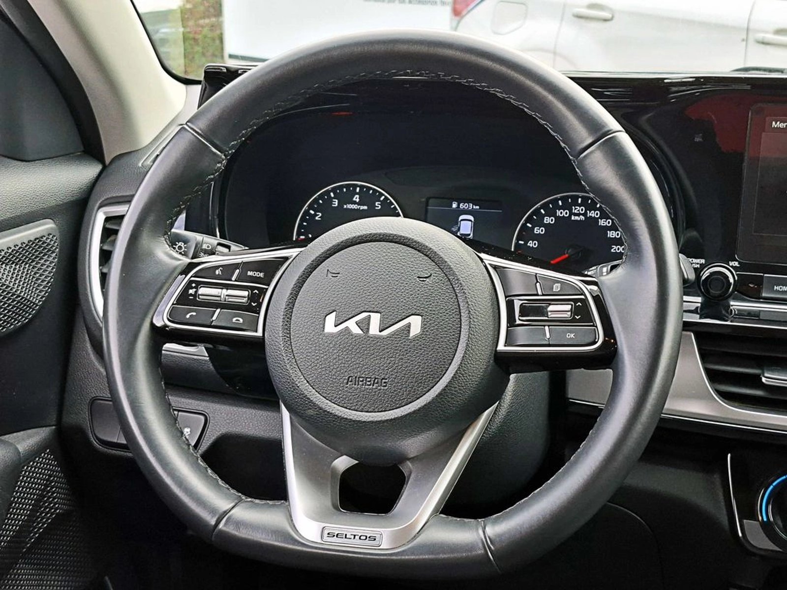 Kia SELTOS AT 1.6 2023 - Imagen 13 de 19