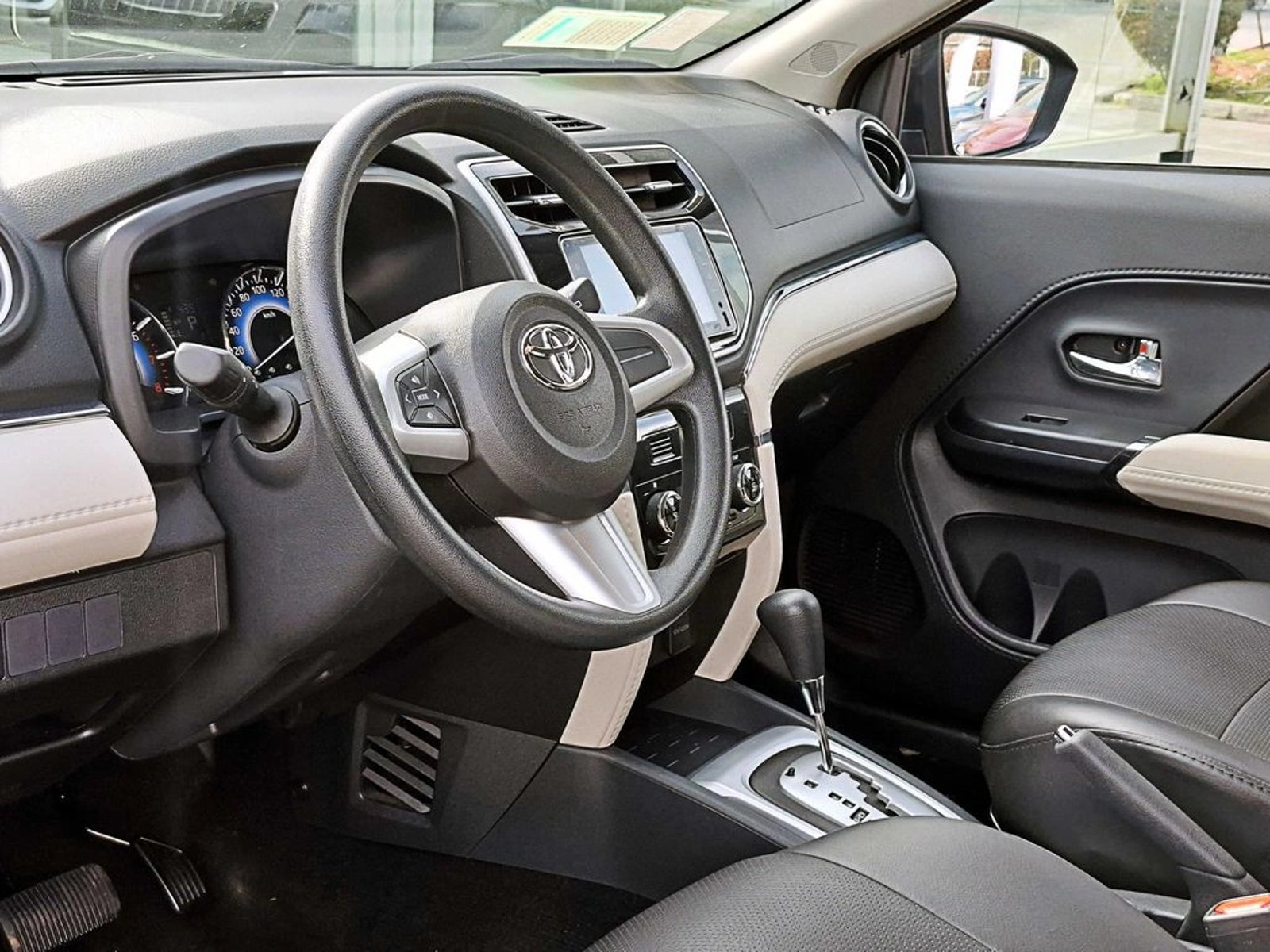 TOYOTA RUSH 1.5  AT 5P 2024 - Imagen 8 de 16