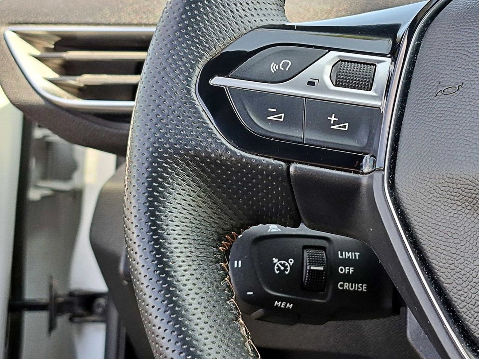 Peugeot 5008 1.6 GT LINE AT 2024 - Imagen 15 de 19