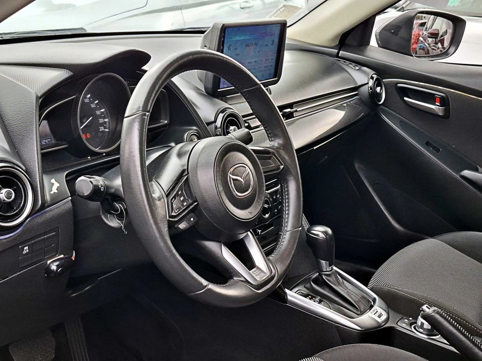 Mazda 2 SEDAN 1.5 V 4X2 6AT 4P 2020 - Imagen 8 de 17