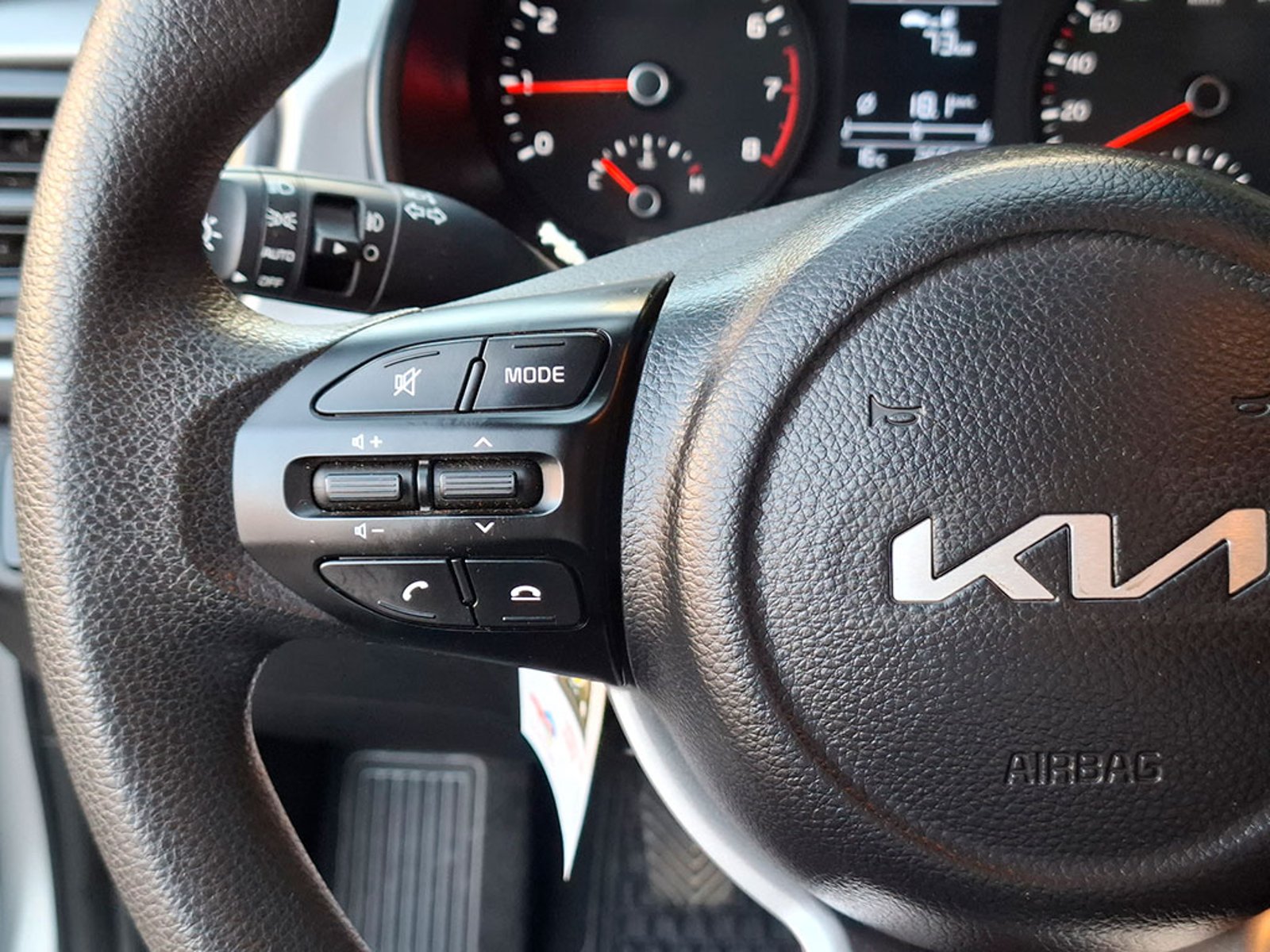 KIA RIO 5 LX 1.4L 6MT RI 2024 - Imagen 11 de 20