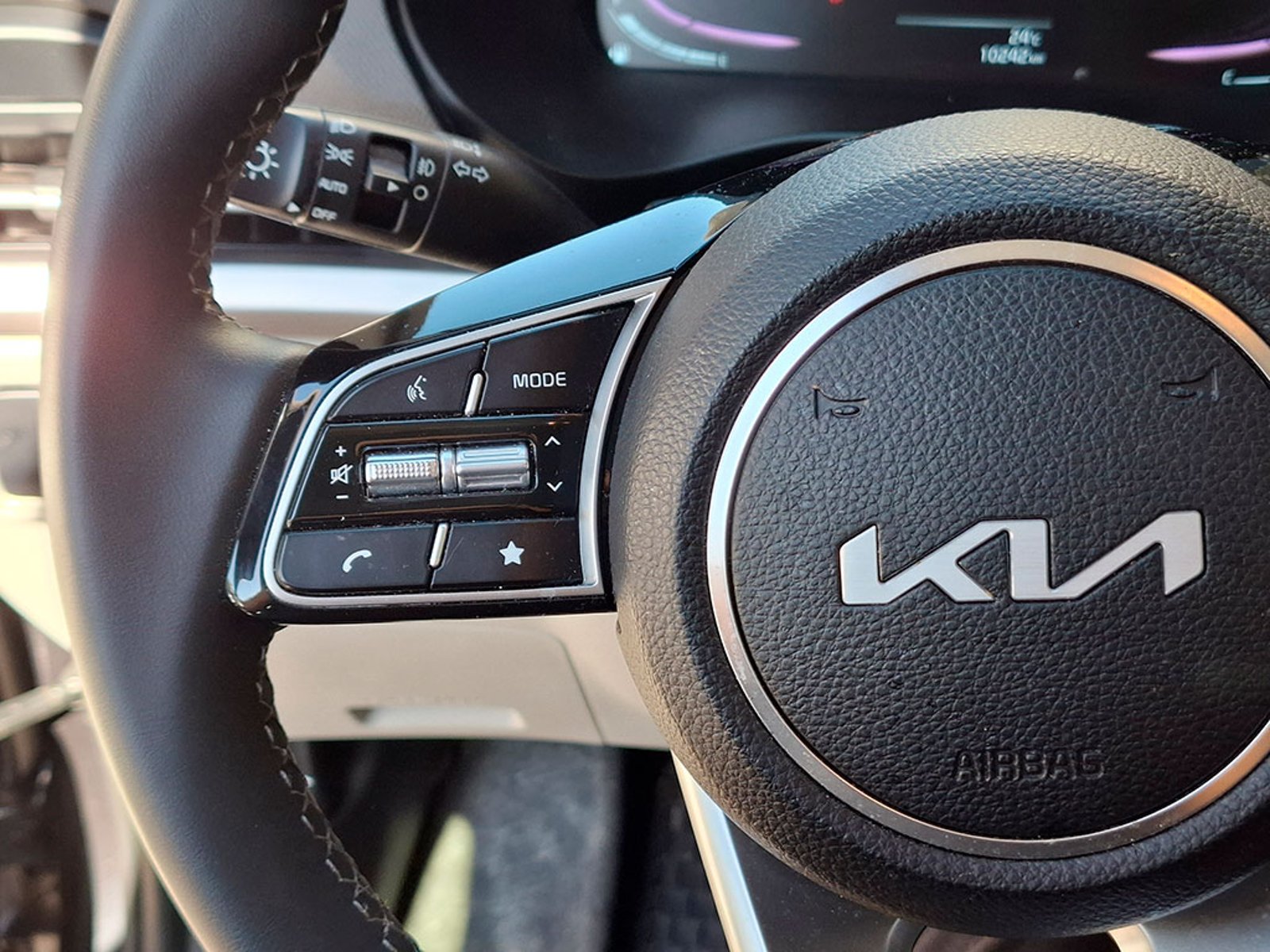 KIA CARENS EX 1.5L 7DCT TURBO-GDI FULL 7P 2025 - Imagen 11 de 20