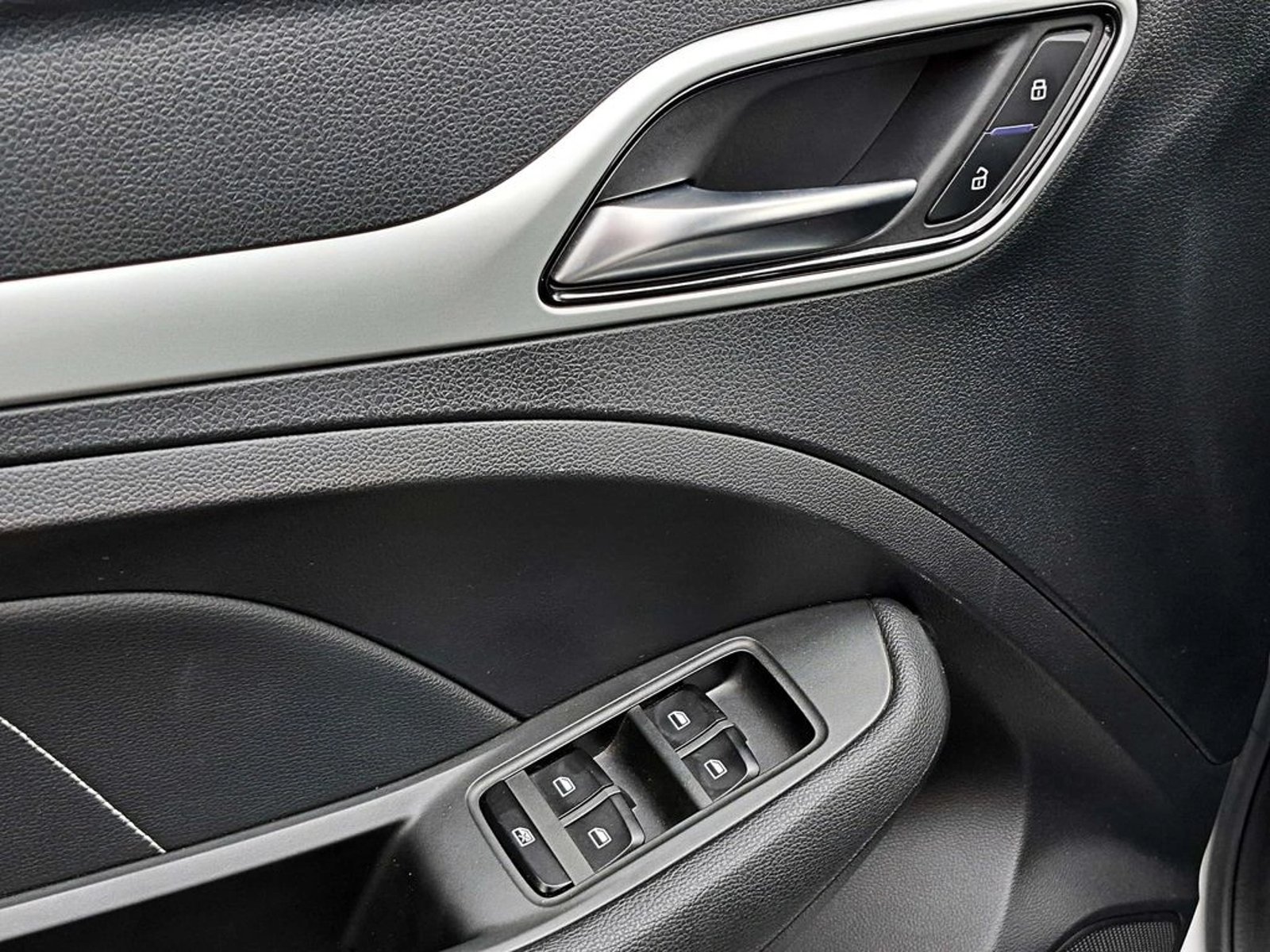 MG ZS 1..5 COMFORT 4X2 AT 5P 2023 - Imagen 8 de 17