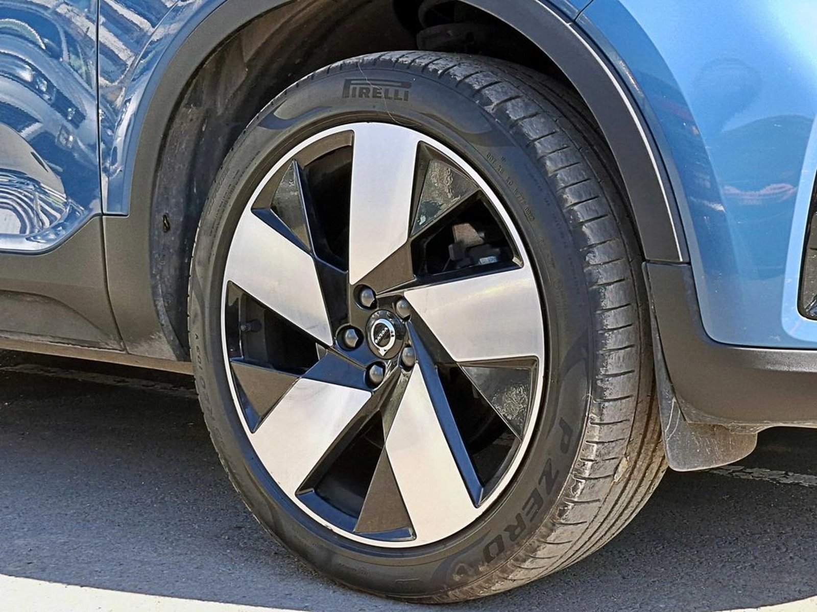 VOLVO XC40 T5 HYBRID R DESIGN 1.5 AT 2023 - Foto 4 de 17