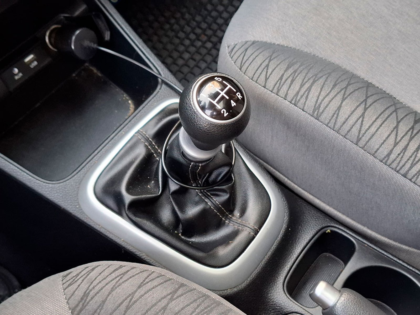 KIA SOLUTO EX 1.4L 5MT G SRF FULL 2024 - Imagen 16 de 20