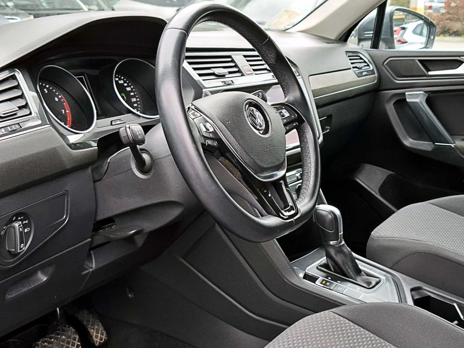 Volkswagen TIGUAN TSI 2019 - Imagen 8 de 19