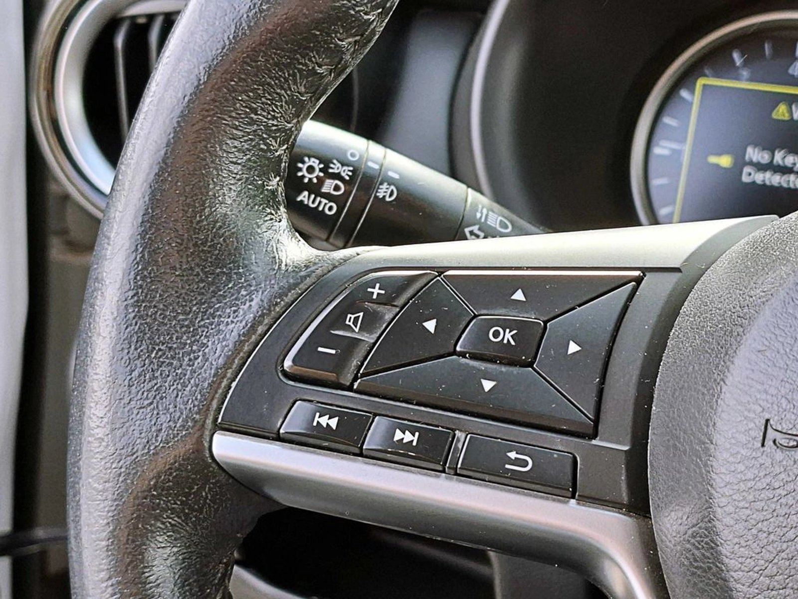 Nissan KICKS 1.6  AT 2018 - Imagen 13 de 17
