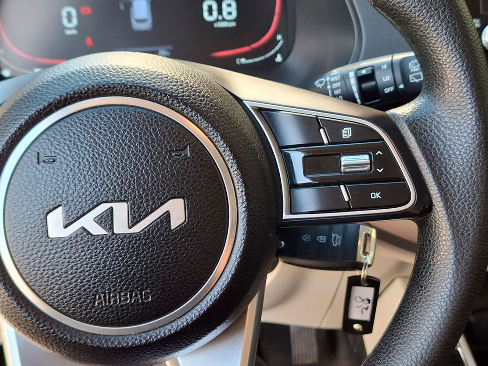 KIA CARENS LX 1.5L 6MT 7P 2024 - Imagen 12 de 20