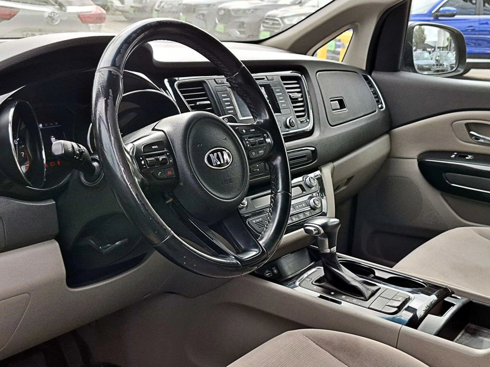 Kia GRAND CARNIVAL EX 3.3 AT 2018 - Imagen 8 de 19