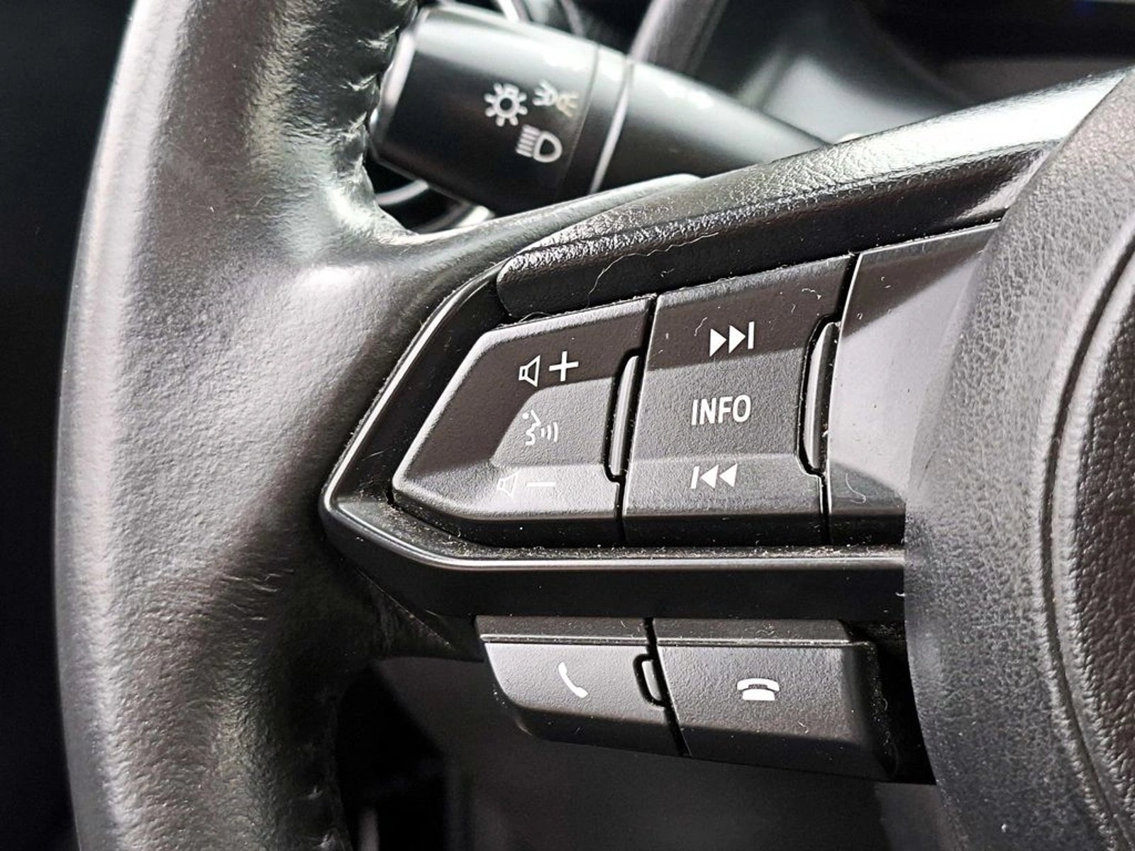 Mazda 2 SEDAN 1.5 V 4X2 6AT 4P 2020 - Imagen 13 de 17