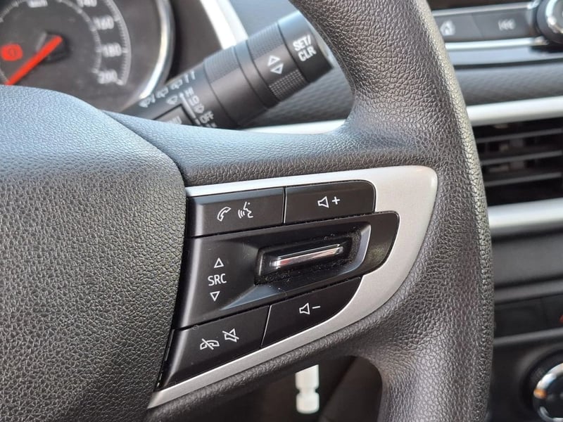 Chevrolet TRACKER 1.2T LS MT 5P 2022 - Imagen 15 de 18