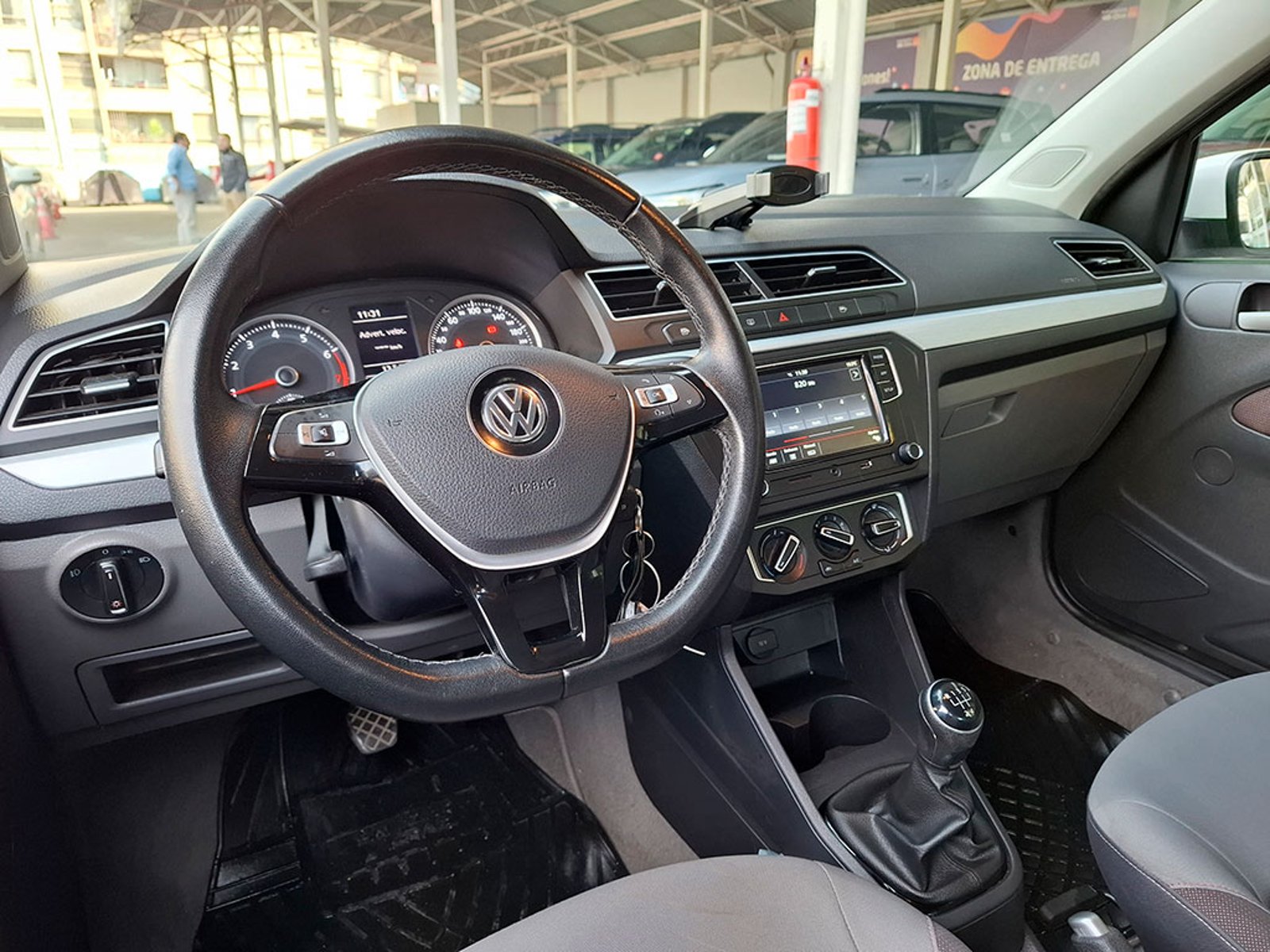 VOLKSWAGEN VOYAGE 1.6 HIGHLINE MT 2022 - Imagen 10 de 20
