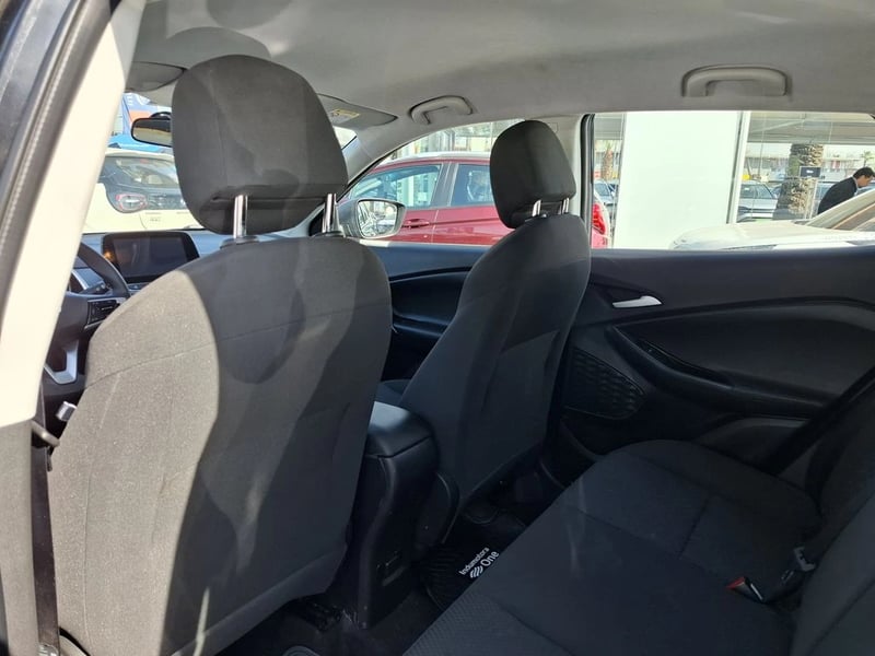Chevrolet TRACKER 1.2T LS MT 5P 2022 - Imagen 11 de 18