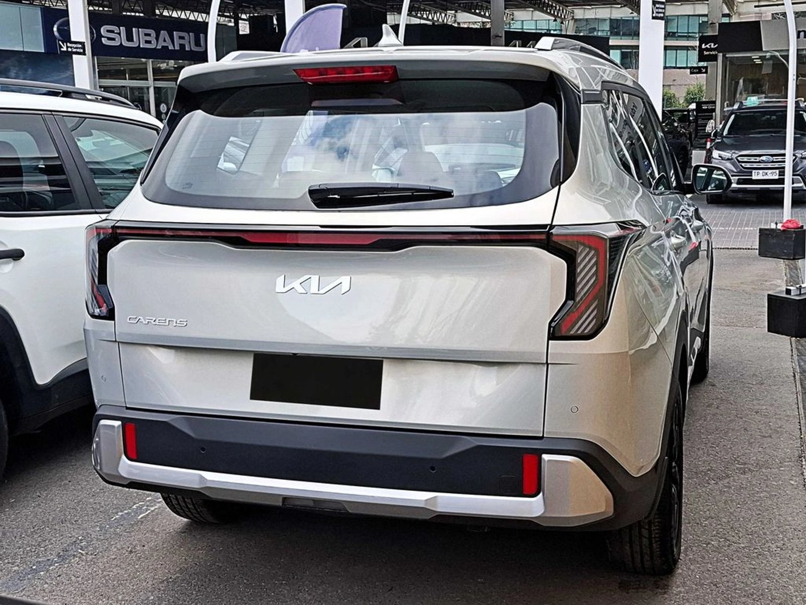 Kia CARENS EX 1.5 AT 2026 - Foto 5 de 17