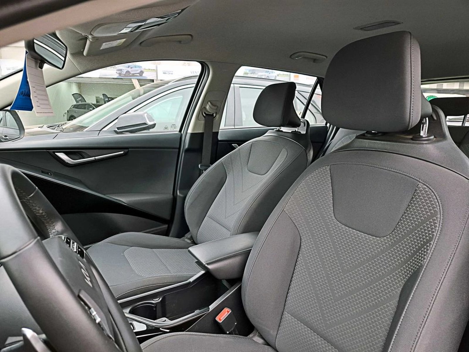Kia NIRO AT 2024 - Imagen 10 de 17
