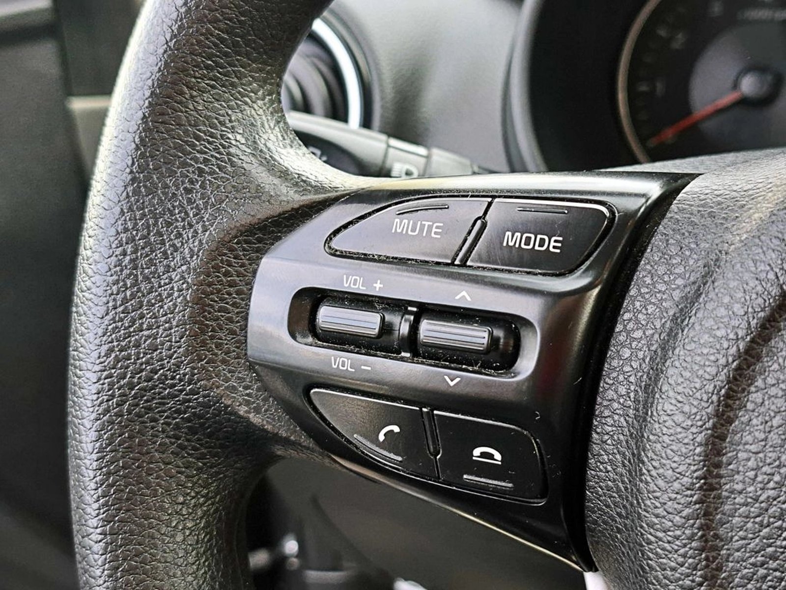KIA SOLUTO 1.4 EX FULL MT 2023 - Imagen 15 de 18