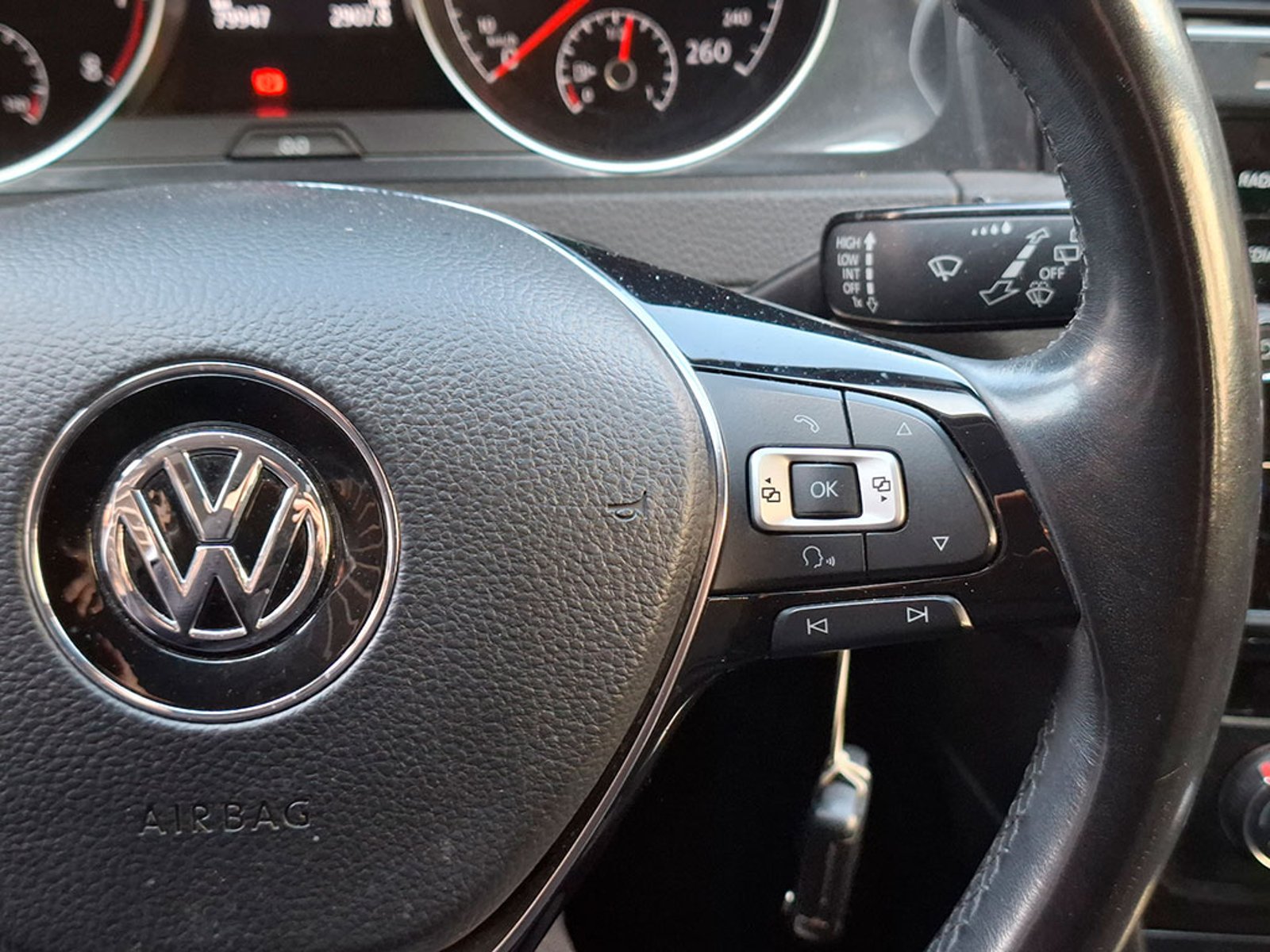 VOLKSWAGEN GOLF 1.6 AUT 2018 - Imagen 12 de 20