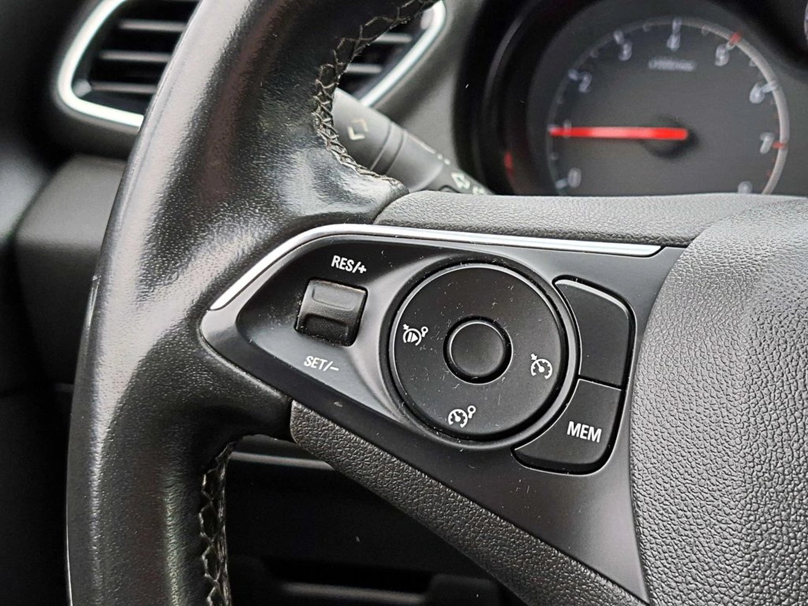 Opel GRANDLAND 1.2T GS LINE MECANICA 2022 - Imagen 14 de 19