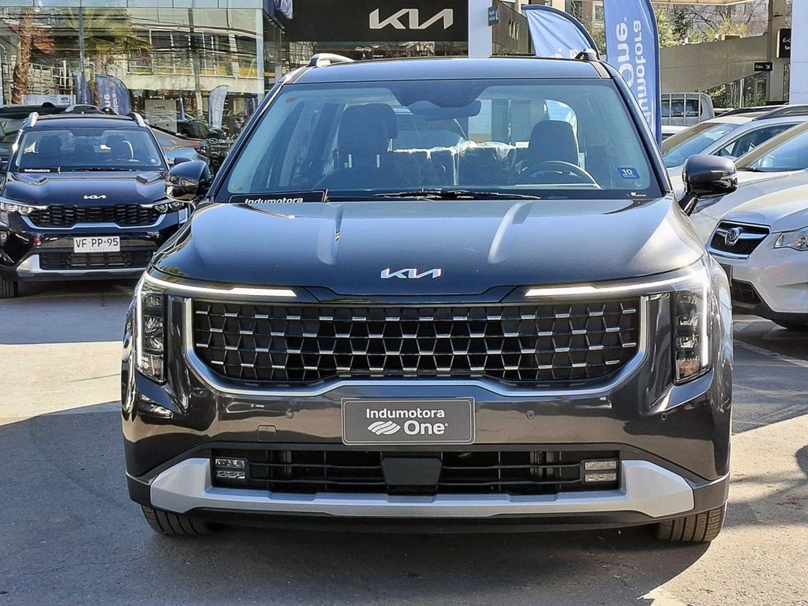 Kia CARNIVAL AT 2025 - Foto 2 de 16