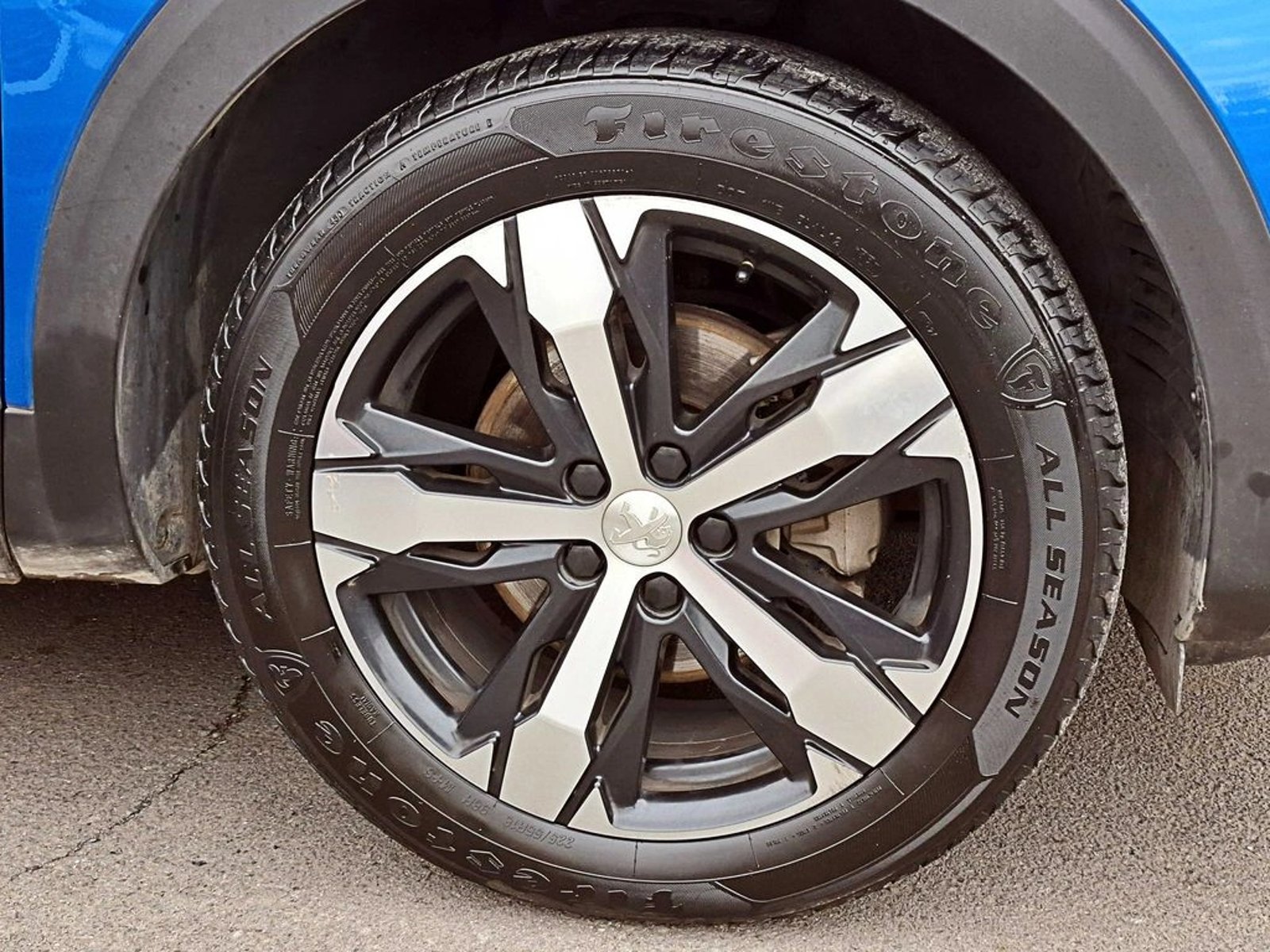 Peugeot 3008 1.5 ACTIVE PACK BLUEHDI 130 4X2 MT6 5P 2023 - Foto 4 de 17