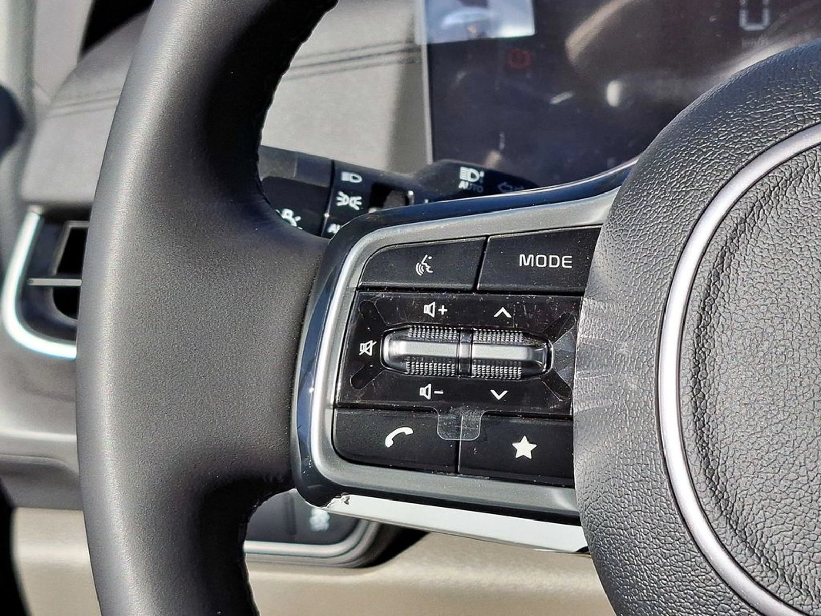 KIA CARNIVAL AT 2025 - Imagen 13 de 16