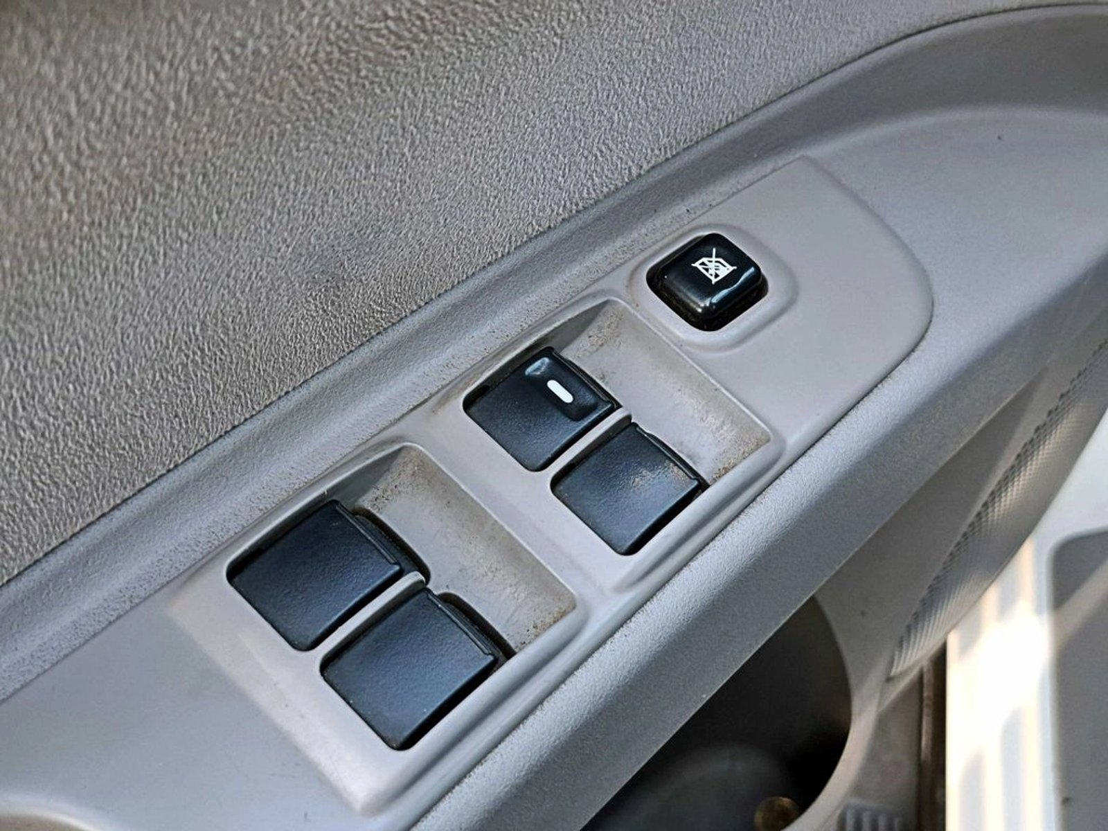 MITSUBISHI MONTERO SPORT 2.5 G2 AT 4X2 DIESEL 2014 - Imagen 9 de 18