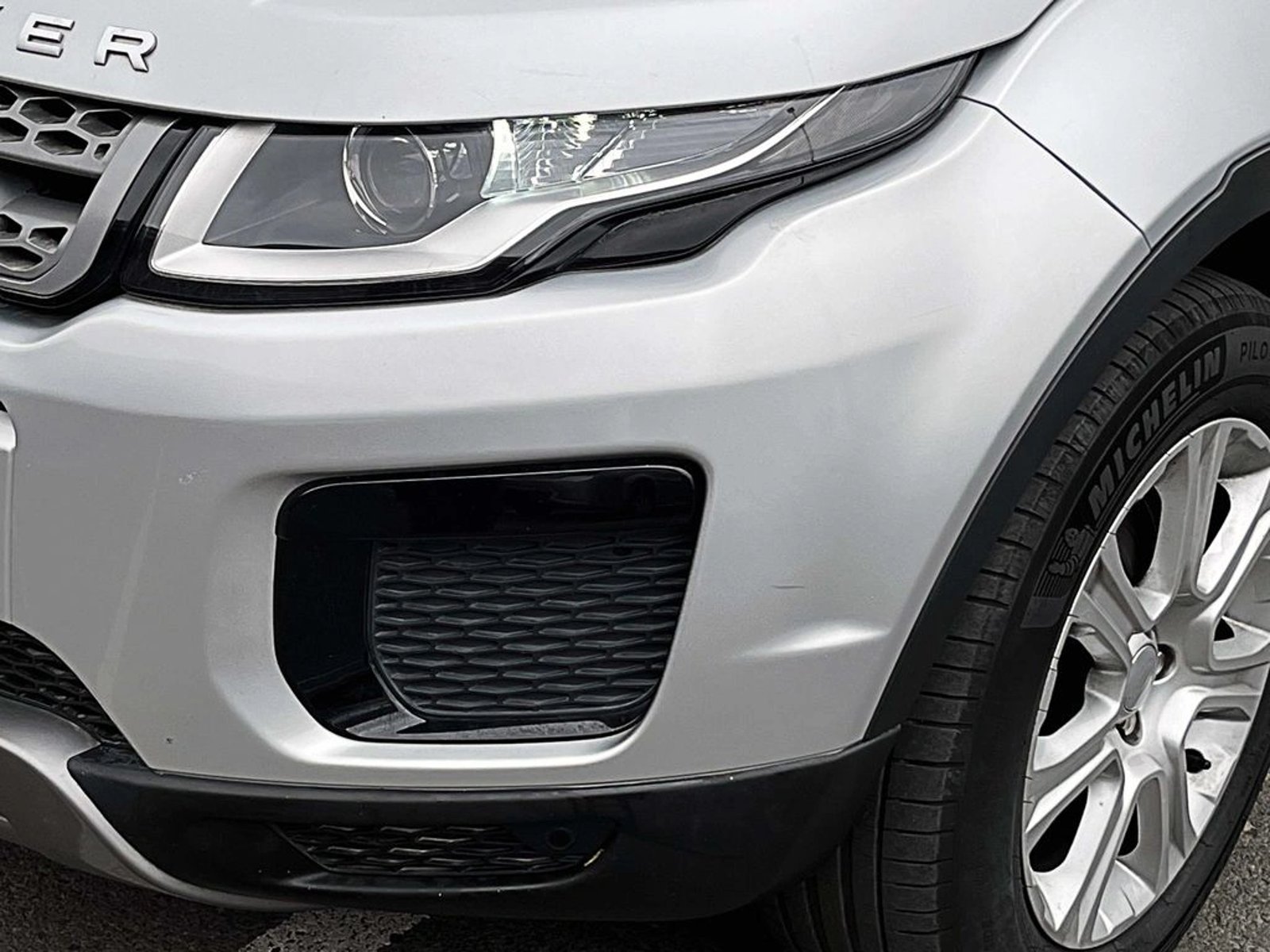Land Rover RANGE ROVER EVOQUE 2.0 AT 4X4 2019 - Foto 4 de 16