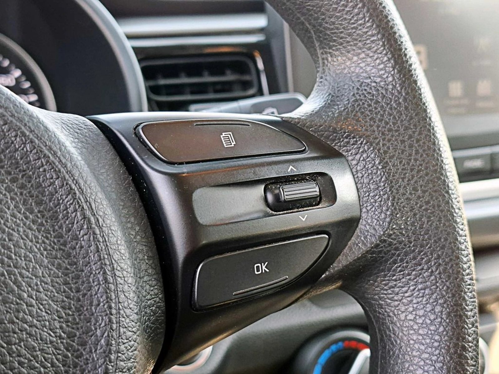 KIA RIO 5 EX 1.4 6MT FULL 2020 - Imagen 16 de 19