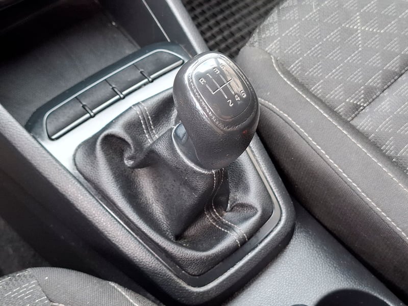 Kia RIO 4 LX 1.4L 6MT AC 2020 - Imagen 17 de 20