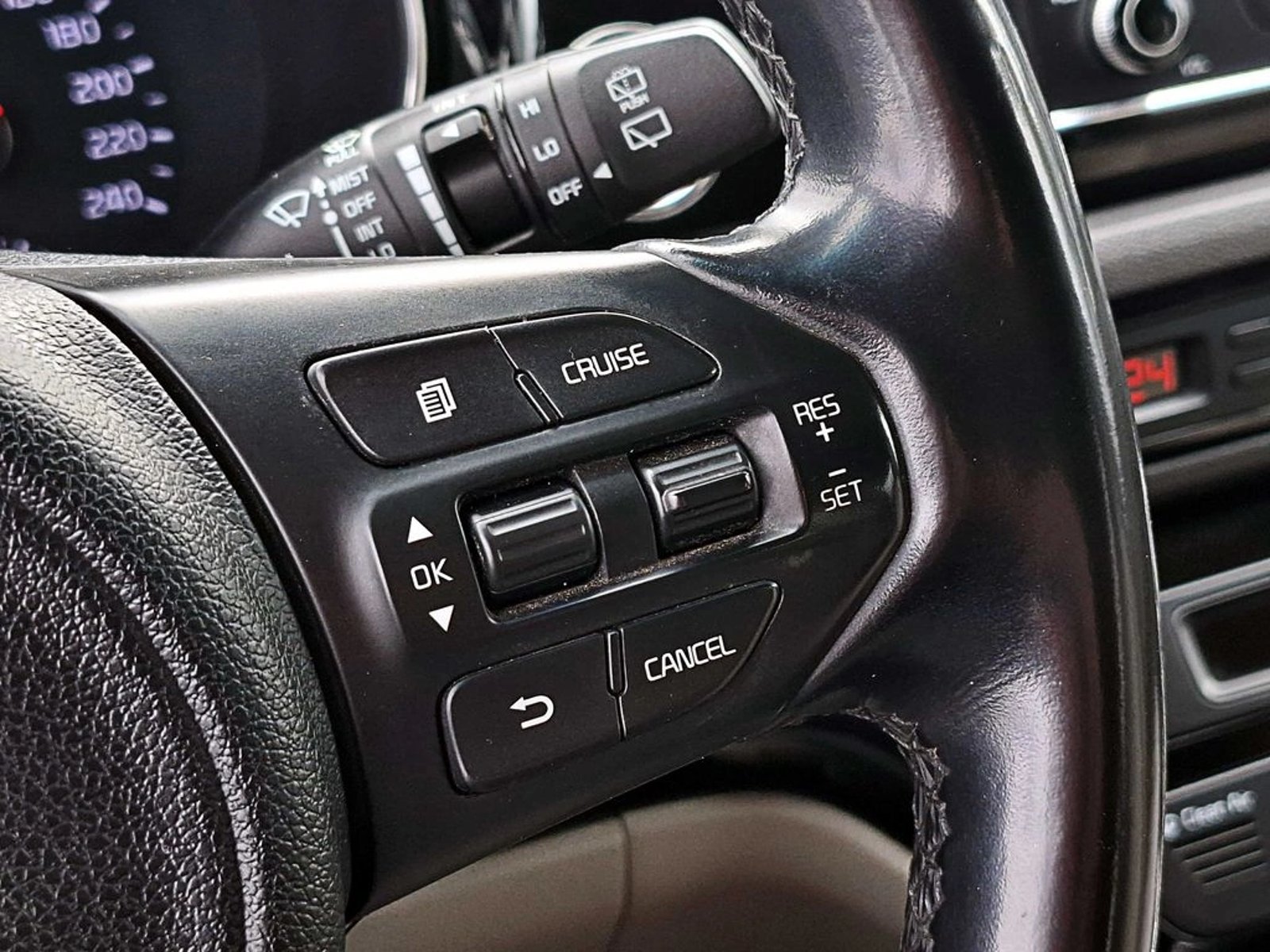 Kia GRAND CARNIVAL EX 3.3 AT 2018 - Imagen 16 de 19