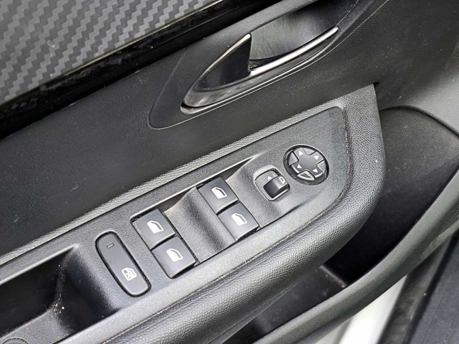 PEUGEOT 208 1.2 PURETECH MT 2023 - Imagen 10 de 12
