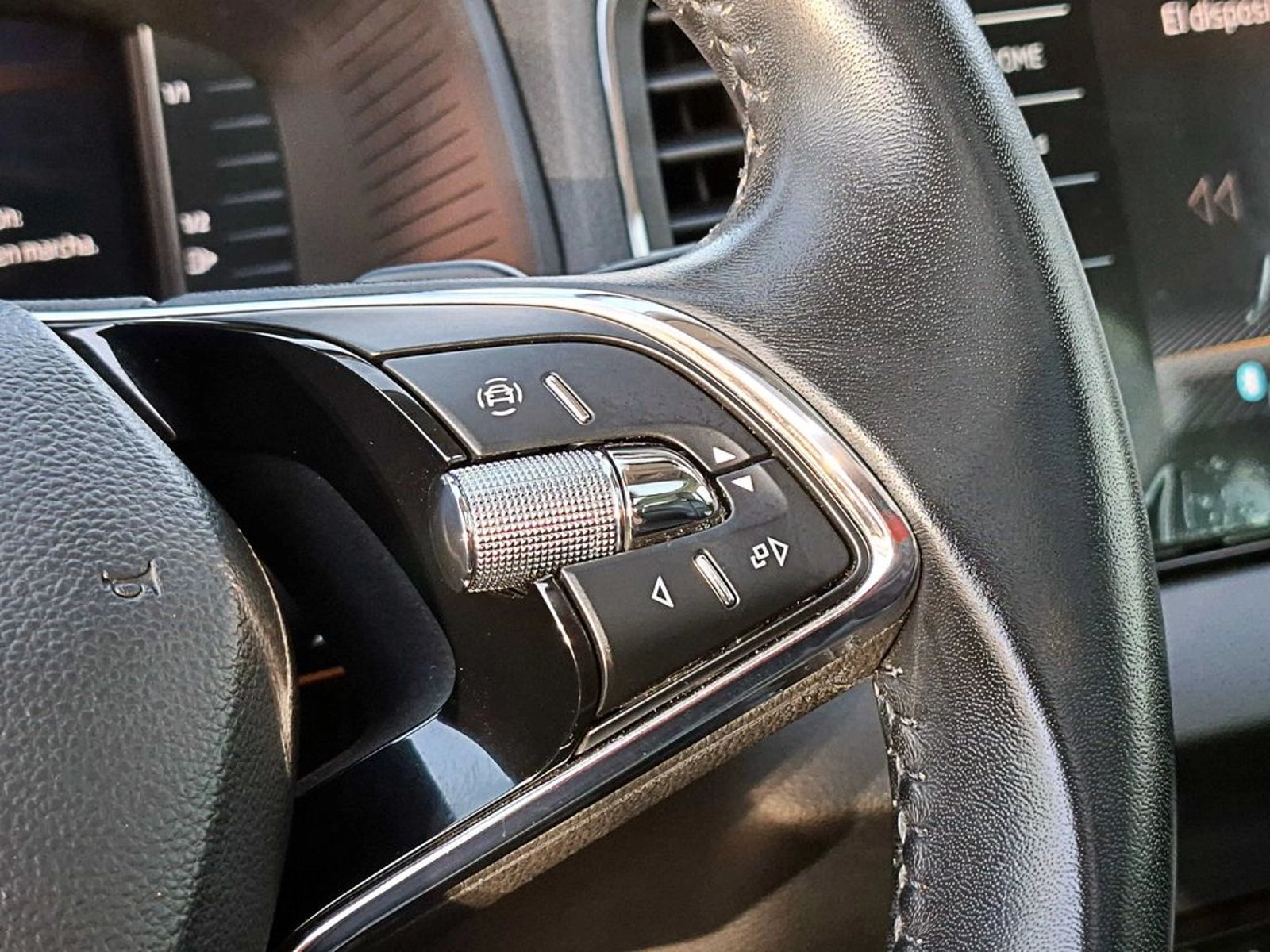 Skoda KAROQ 1.4 TSI AMBITION AT 2024 - Imagen 15 de 18