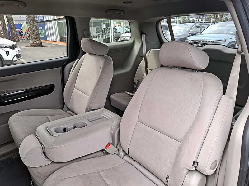 Kia GRAND CARNIVAL EX 3.3 AT 2018 - Imagen 12 de 19