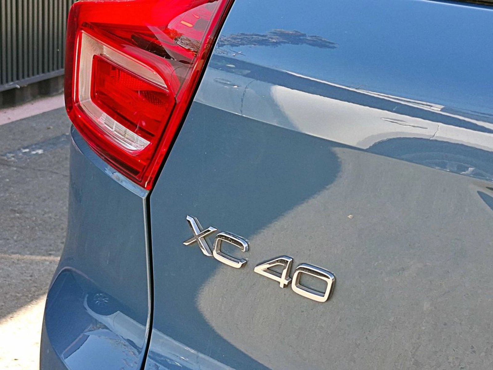 VOLVO XC40 T5 HYBRID R DESIGN 1.5 AT 2023 - Imagen 7 de 17